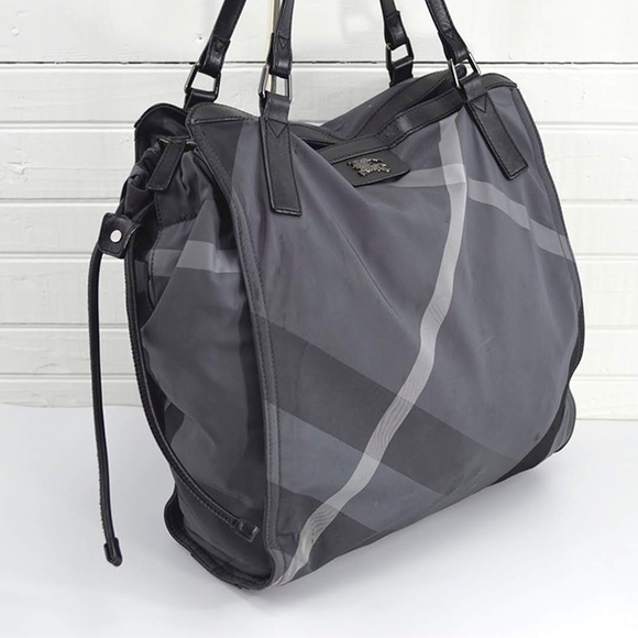 BURBERRY SIGNATURE PRINT TOTE #126-65 - Picture 2 of 8